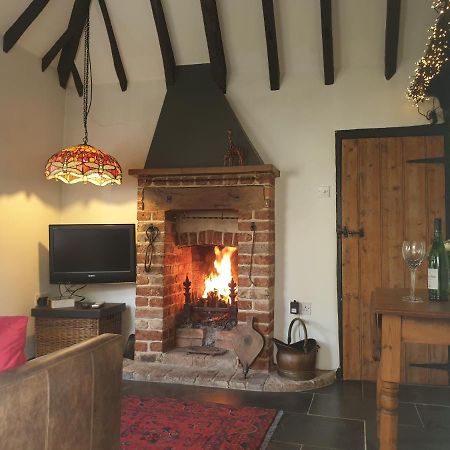 Delightful Cottage On The River Adur Close To Brighton & The Downs No Dogs Sorry Upper Beeding Ngoại thất bức ảnh