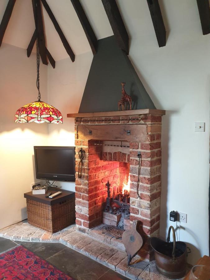 Delightful Cottage On The River Adur Close To Brighton & The Downs No Dogs Sorry Upper Beeding Ngoại thất bức ảnh