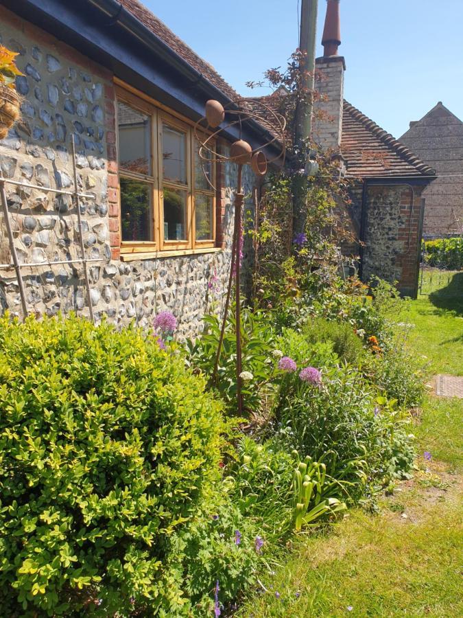Delightful Cottage On The River Adur Close To Brighton & The Downs No Dogs Sorry Upper Beeding Ngoại thất bức ảnh