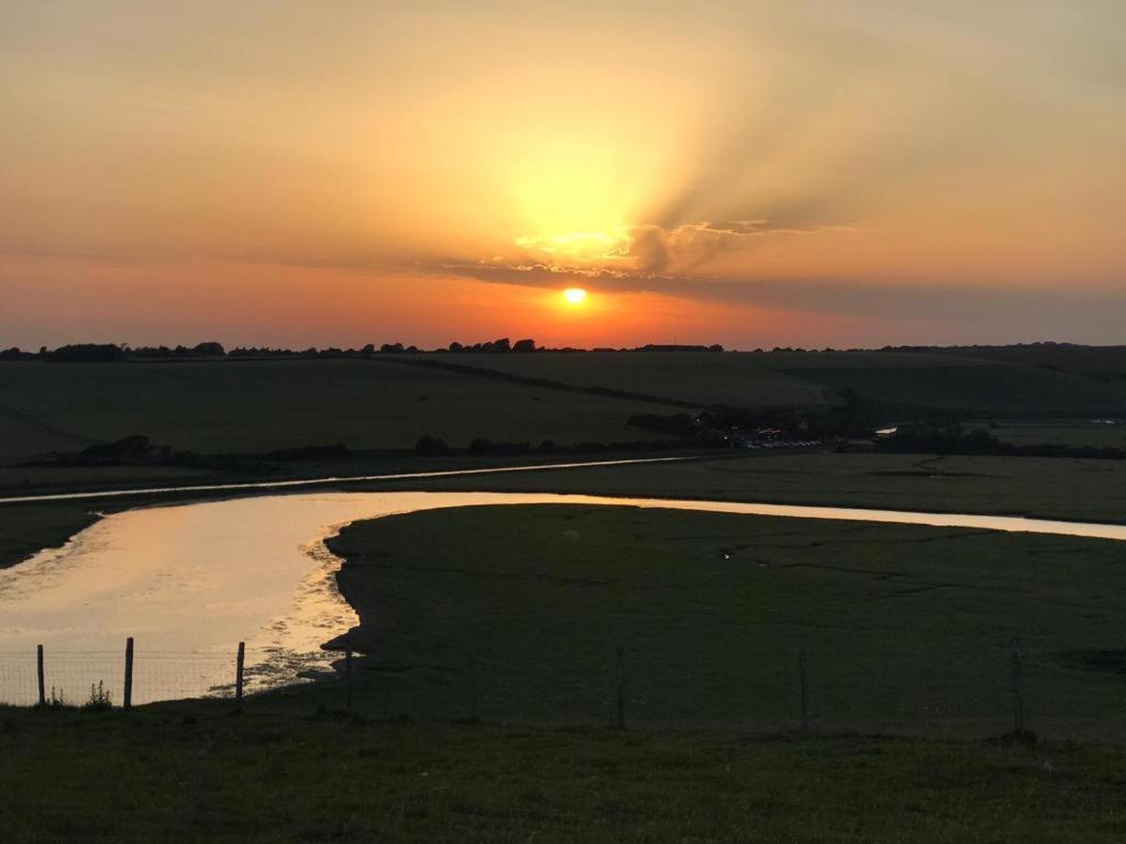 Delightful Cottage On The River Adur Close To Brighton & The Downs No Dogs Sorry Upper Beeding Ngoại thất bức ảnh
